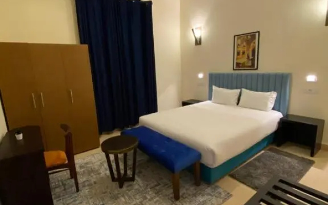 Comfy Colonial Apartments