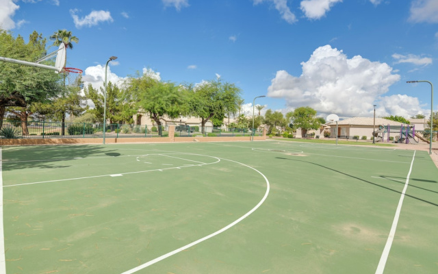 Pool & Golf Course Views: Family Home in Gilbert