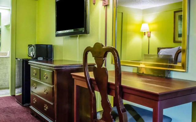 Econo Lodge Pittsburgh