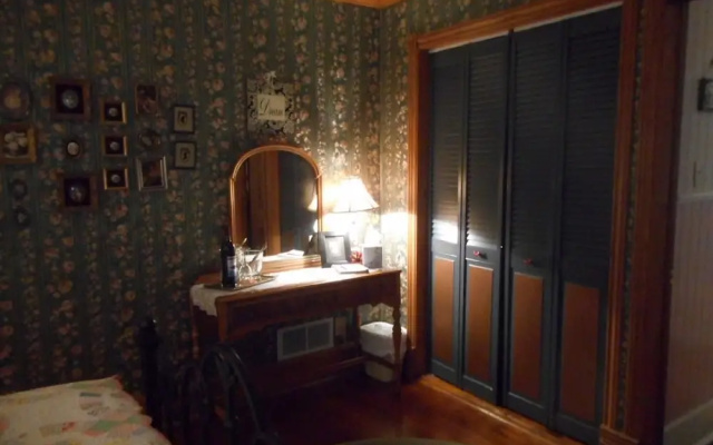 Applesauce Inn B&B