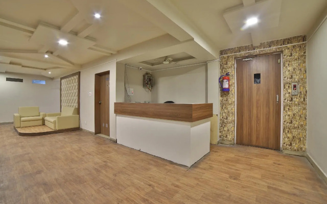 OYO 41929 Hotel Loyal Residency