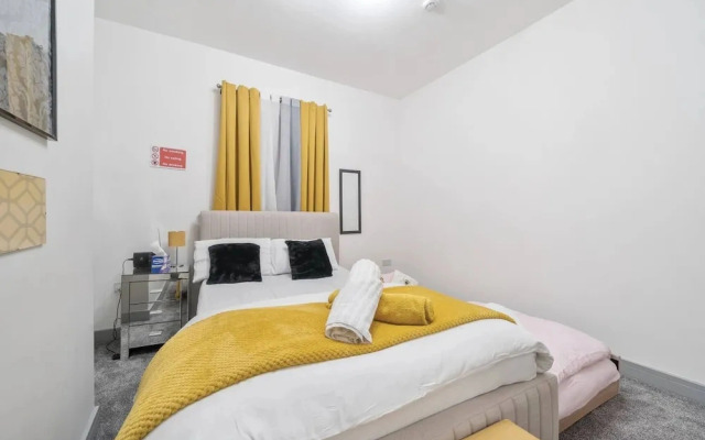 Contractor-friendly 2-bedroom House With Free Parking