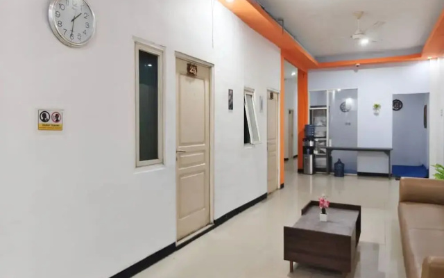 TwoSpaces Living at Nabila Semampir Homestay