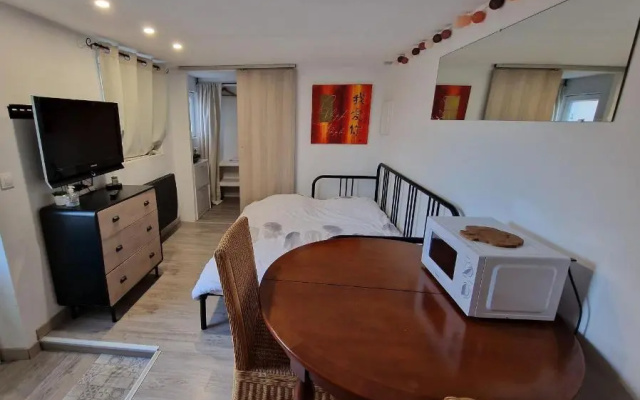 Studio quartier marais, terrasse rez de chaussée, jardin accessible, netflix
