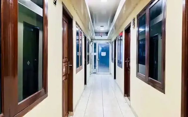 Taisir Residence Near Palmerah Mitra RedDoorz