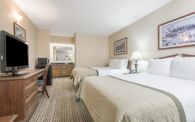 Baymont Inn & Suites Greenville