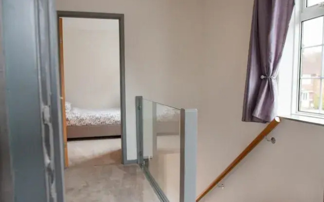 3bed House, Sleeps 7 - Hot Tub, Garden, Parking