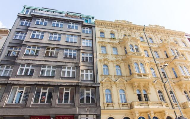 Апартаменты Opletalova Apartment on Wenceslas Square Прага вид на фасад