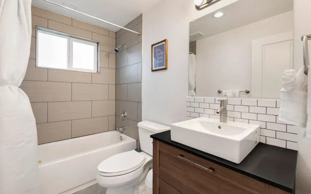 Comfortable Abode Near Historic Downtown