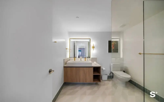 City Luxe Retreat Modern 2-BR