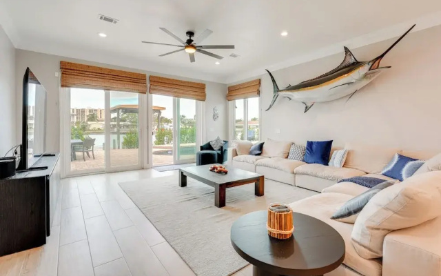 Walkable Waterfront Paradise: Home in Clearwater!