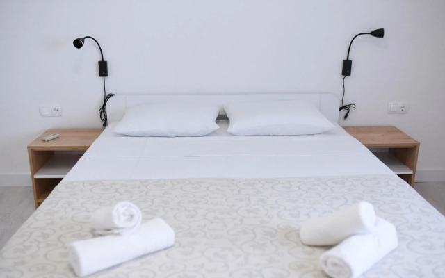 Amazing Apartment in Makarska With Wifi and 2 Bedrooms
