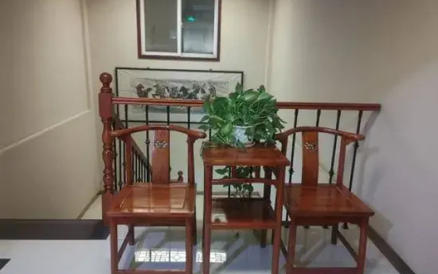 Dengfeng Zhonggang Business Hotel
