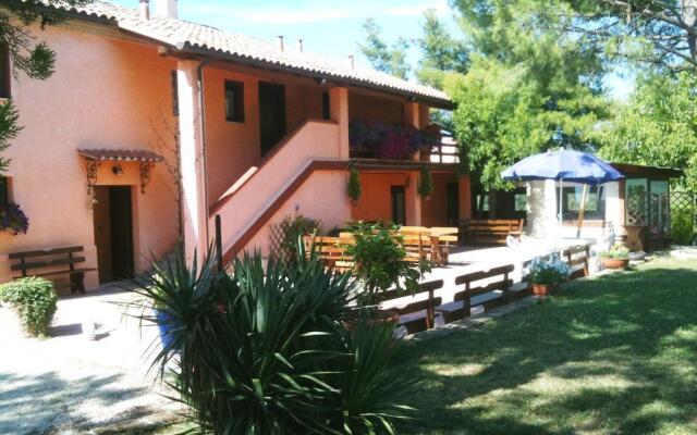 Отель Agriturismo Casale Il Gallo Bianco Озимо вид на фасад