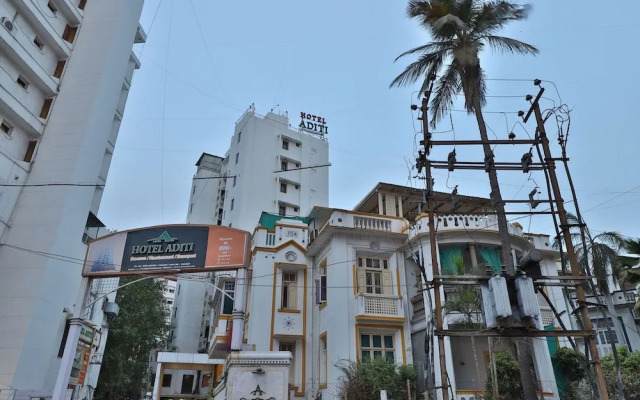 OYO 43699 Hotel Aditi