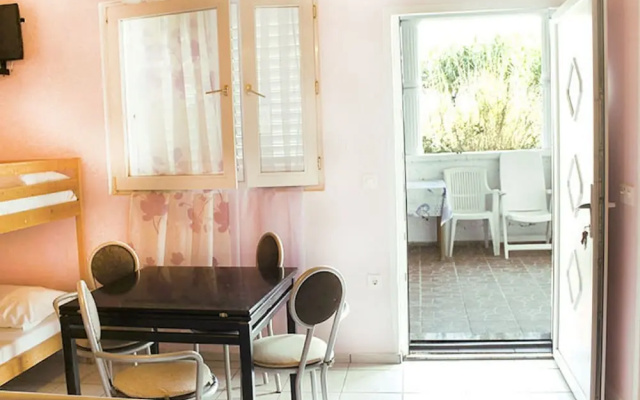 Comfortable Holiday Home in Metajna With Terrace