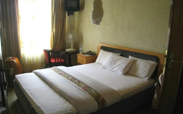 Step Town Hotel