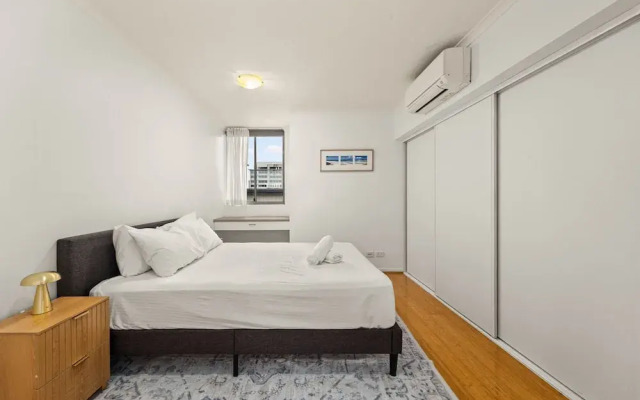 South Brisbane 2BR Apt With Gym & Sauna Access