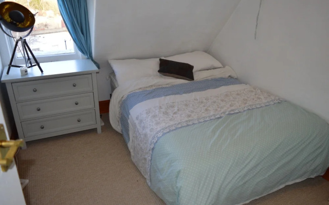 Top Floor Central 2 Bedroom Apartment