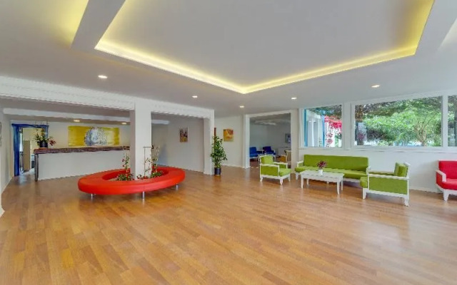 Santa Family Club Hotel