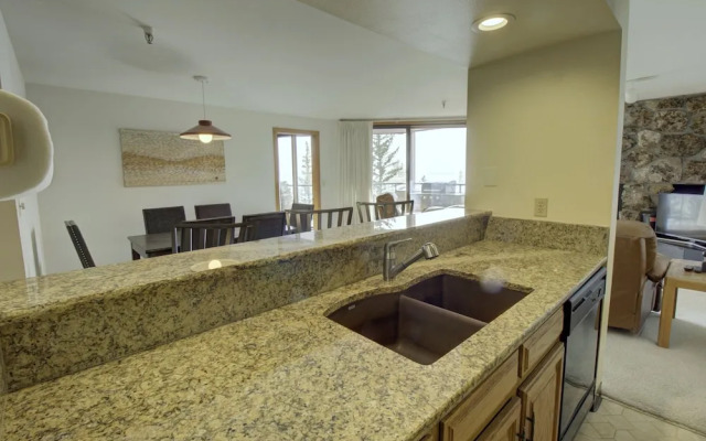 432 Marina Place 2 Bedroom Condo by RedAwning