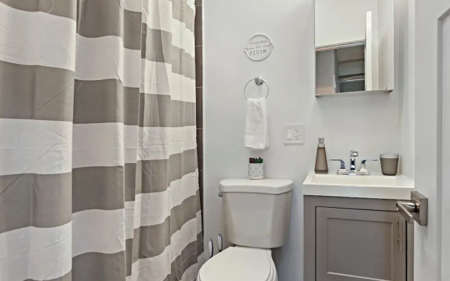 3BR Apt in Logan Square near Highlights