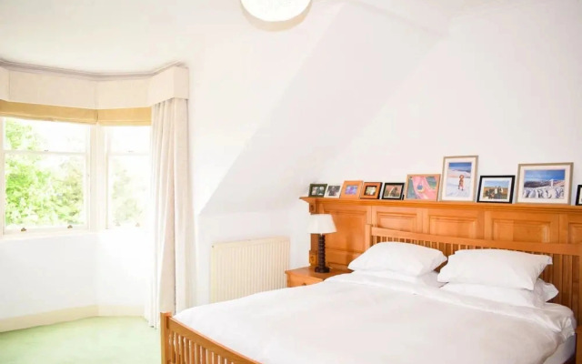 Beautiful & Bright Three Bedroom Home