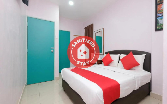OYO 89877 Sun Triang Hotel