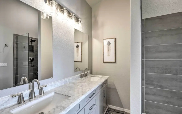 Modern Flagstaff Retreat ~ 4 Mi to Downtown!