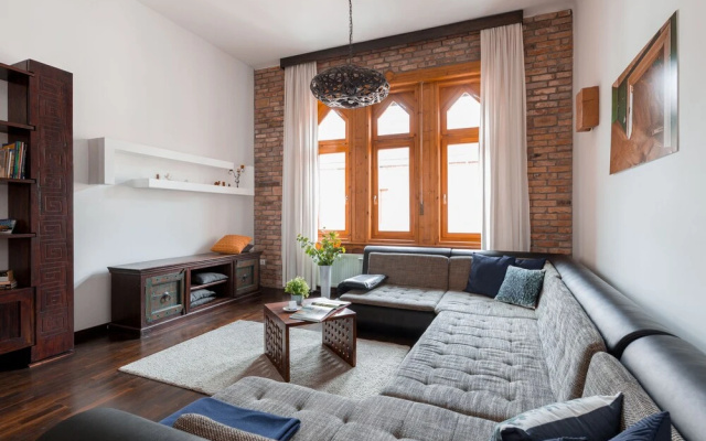 Supercentral Spacious Apartment