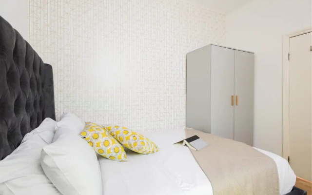 The Bayswater Gardens - Bright & Central 3BDR Home in Bayswater