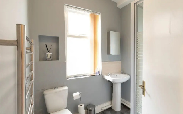 Great Holiday Home in Manchester near Old Trafford