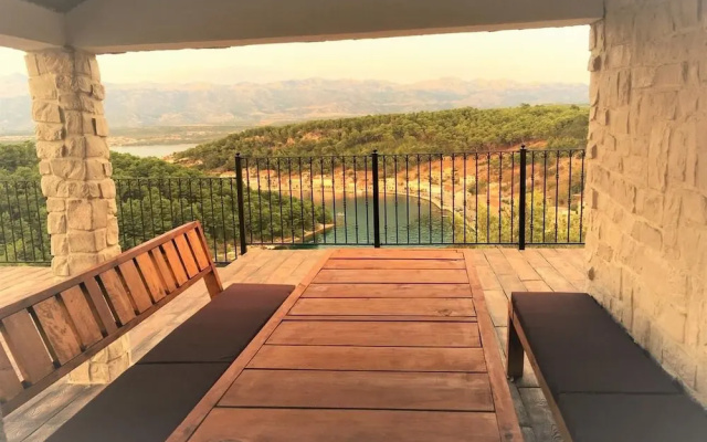 Luce - Pool and View - A1