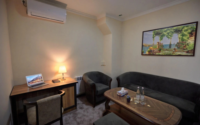 BAL Tabassum Hotel