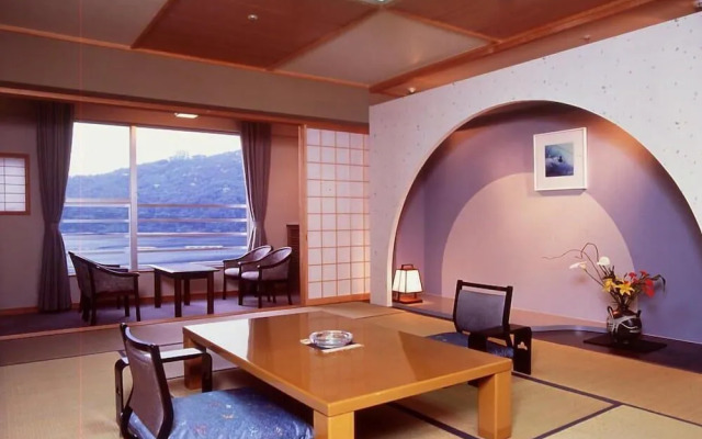Hamanako Kanzanji Onsen Hotel Kikusuitei