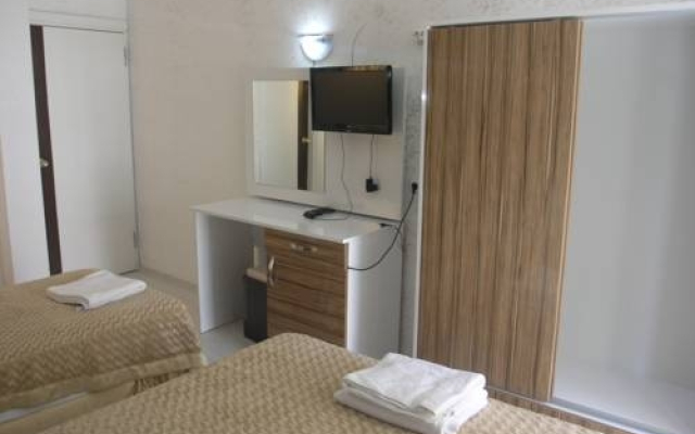 Madi Otel Lara