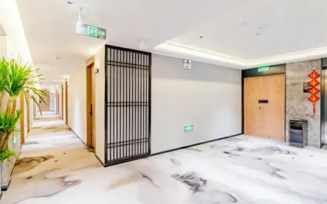 Elong R.YUN Hotel (Fuyang Shifan University Shangsha Shidaiguangchang)