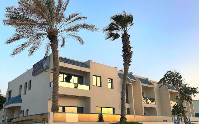 Отель Мини-Отель Al Corniche hotel Villa Alisa ОАЭ, Шарджа - отзывы, цены и фото номеров - забронировать отель Мини-Отель Al Corniche hotel Villa Alisa онлайн вид на фасад