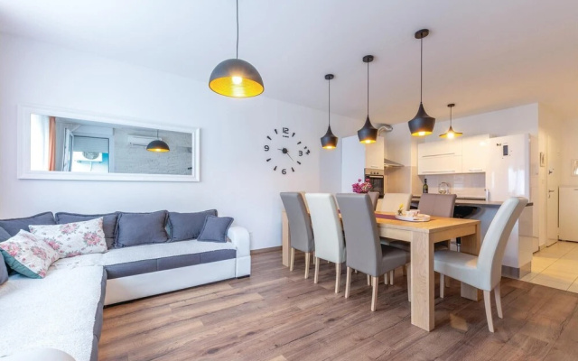 Nice Apartment in Split With 3 Bedrooms and Wifi