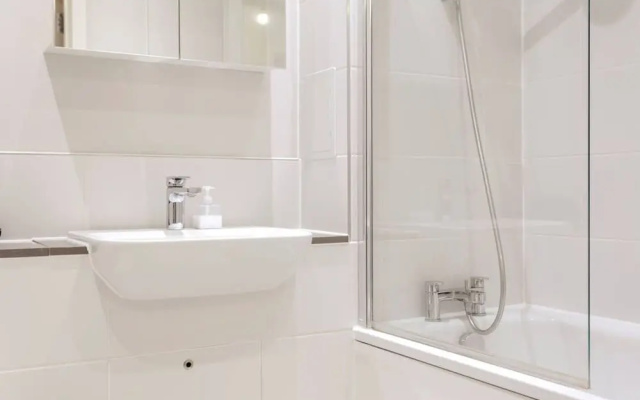Pristine Modern Flat in East London