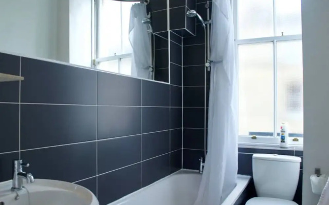 2 Bedroom Flat Near Edinburgh City Centre