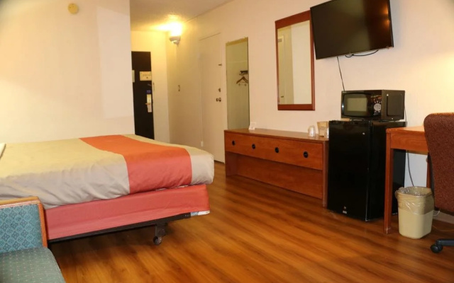 Motel 6