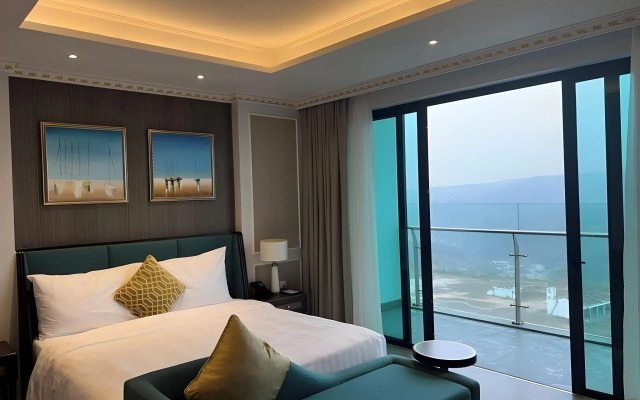 FLC Halong Bay Golf Club & Luxury Resort