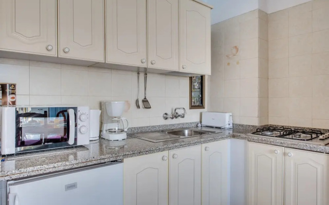 Y2E. Lovely Apartment Pool View! Close To Beach
