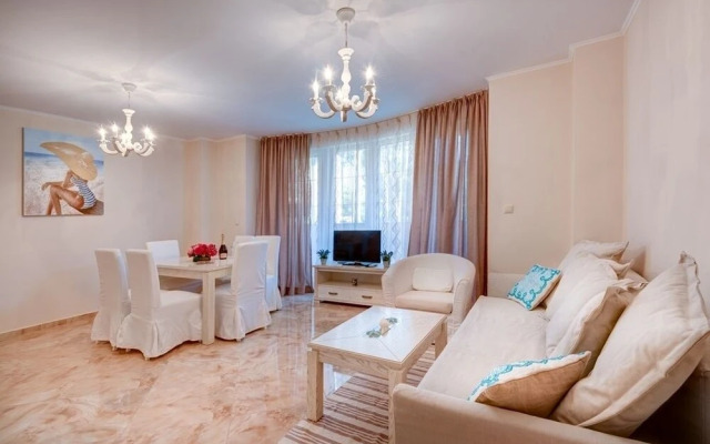 Venera & Anastasia Palace Apartments