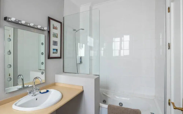 Cheerful 6 Bedroom House in Seville With Terraces