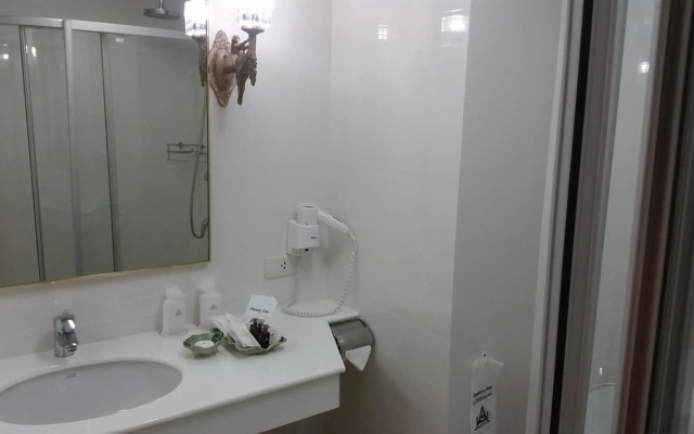 Ariston Hotel