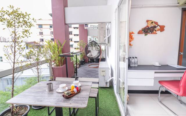 Отель Bangkok Two Bedroom Apartment Таиланд, Бангкок - отзывы, цены и фото номеров - забронировать отель Bangkok Two Bedroom Apartment онлайн вид на фасад