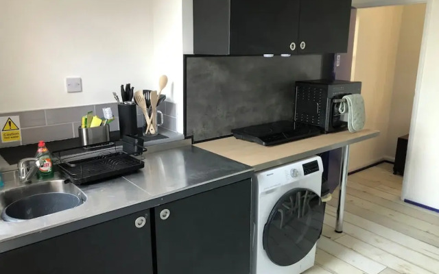 1-bed Apt, Sleeps 2, 20 Mins to Peak District