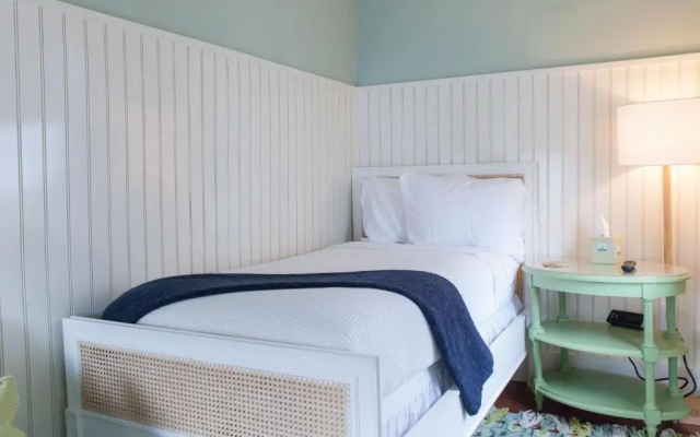 Carlisle House Inn